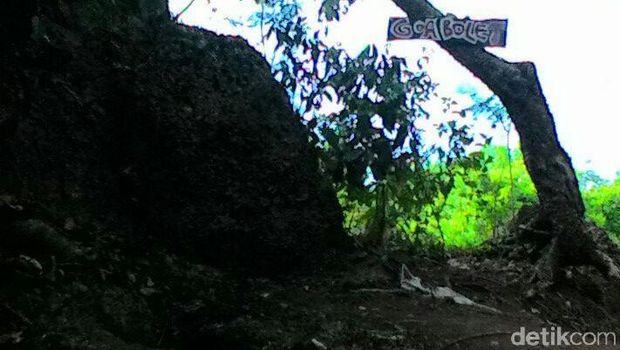 Lokasi jalan menuju bukit masih ala kadarnya/