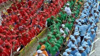 Foto: Festival ini diadakan sebagai rasa tanda syukur kepada Tuhan karena telah melimpahkan kawasan pertanian yang subur dan ikan yang banyak (AFP)
