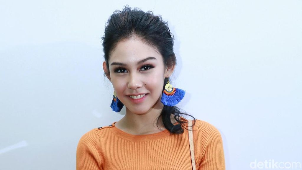 Ditanya Kedekatannya dengan Adipati Dolken, Ini Kata 