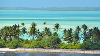 Presiden Kiribati ingin membeli tanah di Fiji pada tahun 2012 sebagai asuransi perubahan iklim bagi penduduk pulau itu. Pindah bukan  masalah pilihan. Ini pada dasarnya akan menjadi masalah bertahan hidup, ujarnya.  Dia juga mengatakan negaranya tidak akan bisa dihuni pada tahun 2050. Foto: (Thinkstock)