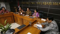 Ketujuh komisioner tersebut telah terpilih DPR beberapa waktu lalu dan sudah ditetapkan oleh presiden melalui Kepres, Senin (13/11).