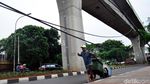 Duh, Kabel Semrawut Bahayakan Pengguna Jalan