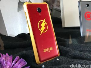 Penampakan Ponsel Batman, Superman dan Wonder Woman