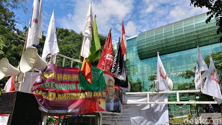 Ada Sertijab Pangdam Siliwangi, Massa Pendukung Buni Yani Setop Orasi Ada Sertijab Pangdam Siliwangi, Massa Pendukung Buni Yani Setop Orasi