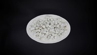 Ada juga permen bernama Kongsatang. Dibuat dari kacang kedelai yang dilapisi gula. Saat gula langka, penggantinya adalah glukosa yang didapat dari anggur. Foto: Reuters