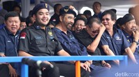 Ketua Umum Partai NasDem Surya Paloh bersama Ketua Umum Garda Pemuda Prananda Paloh dan pimpinan partai menghadiri Apel Siaga Nasional Garda Pemuda NasDem di Kemayoran, Jakarta, Selasa (14/11).
