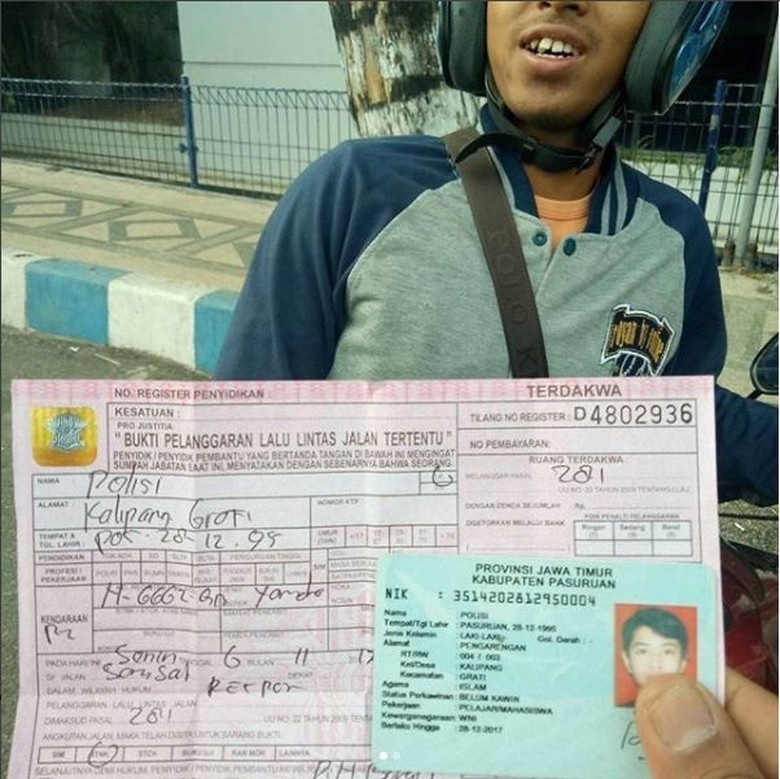 Polisi Ditilang (Foto: Instagram @tmc_satlantasmojokertokota) Polisi Ditilang (Foto: Instagram @tmc_satlantasmojokertokota)