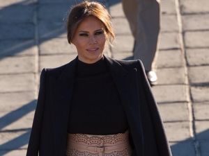 Melania Trump Tampil dengan Ikat Pinggang Rp 19 Juta di China