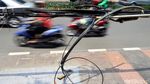 Duh, Kabel Semrawut Bahayakan Pengguna Jalan
