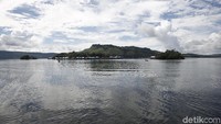 Danau terluas di Papua ini terletak di Distrik Sentani Timur, Kabupaten Jayapura, Papua.