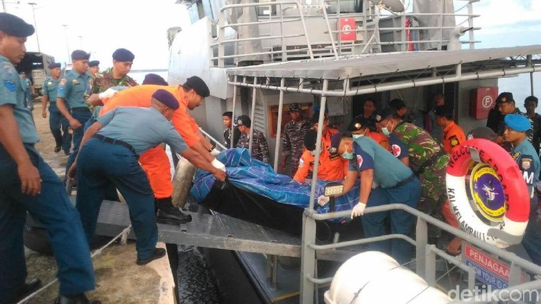 Korban Tewas Kapal Terbalik di Makassar Dipulangkan ke Pekalongan Korban Tewas Kapal Terbalik di Makassar Dipulangkan ke Pekalongan