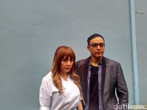 Ibu Tak Beri Restu, Sandy Tumiwa Tunda Pernikahan