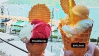Meskipun jarang mengumbar kemesraan di jejaring sosial, keduanya saling mendukung. (Dok. Instagram/thenadiavega)