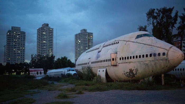 Kuburan Pesawat yang Jadi Tempat Tinggal Warga