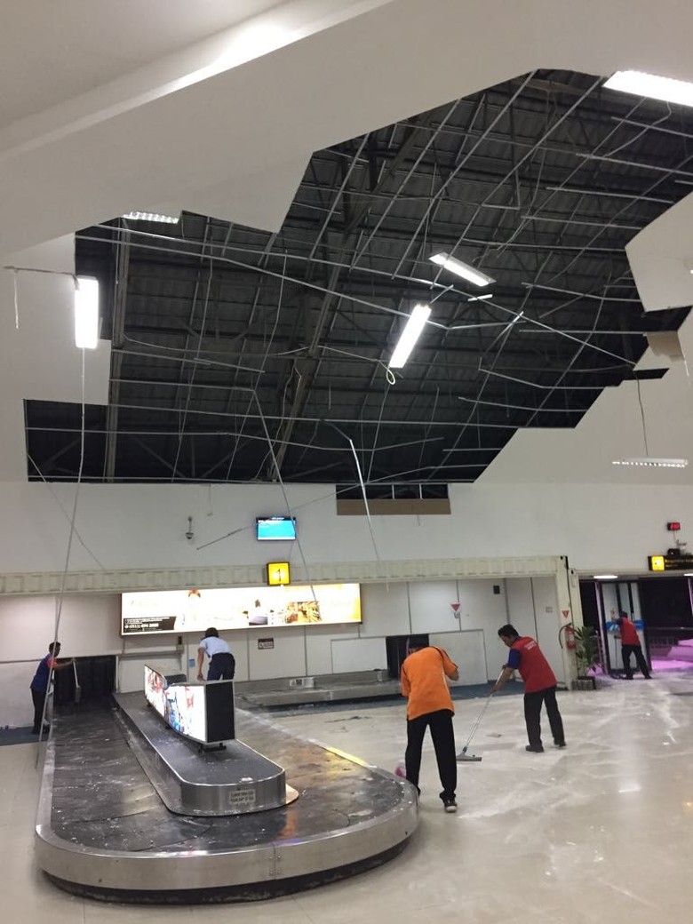 Bandara Banjarmasin Diterjang Hujan Angin, Penerbangan Tak Terganggu Bandara Banjarmasin Diterjang Hujan Angin, Penerbangan Tak Terganggu