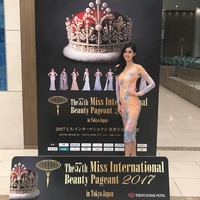  Kevin Lilliana tampil feminin dalam balutan dress pastel rancangan Aditya Dwicahya. (Foto: Instagram/Kevin Lilliana)