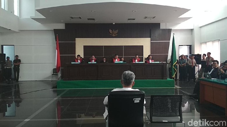 Divonis 1,5 Tahun Penjara, Buni Yani: Allahu Akbar! Divonis 1,5 Tahun Penjara, Buni Yani: Allahu Akbar!