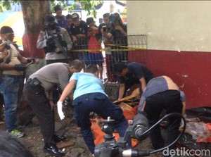 Mayat Terbungkus di Kampung Rambutan Dibawa Pakai Taksi Online