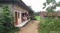 Kapolresta Tangerang AKBP Sabilul Alif menceritakan kejadian warga yang main hakim sendiri itu. Sebelum digerebek warga, kata Sabilul, korban pria datang ke kontrakan pacarnya membawa makanan. Namun tak lama warga datang dan memaksa kedua mengaku berbuat mesum. 