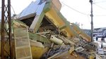 Foto: Iran Luluh Lantak Usai Gempa 7,3 SR yang Tewaskan 407 Orang