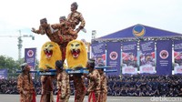 Apel itu menghadirkn pidato politik dan pertunjukan seni daerah.