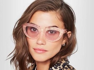 Stylish Saat Liburan dengan 5 Kacamata Cat Eye Seperti yang Dipakai Selebgram