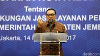 Direktur Utama Bank Tabungan Negara Maryono memberikan sambutan.