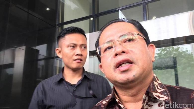 Wabendum Golkar Penuhi Panggilan KPK Terkait Markus Nari Wabendum Golkar Penuhi Panggilan KPK Terkait Markus Nari