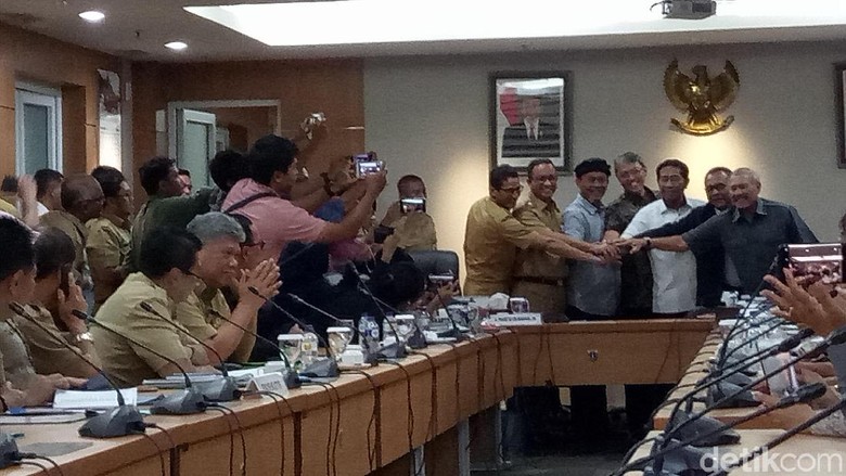 Pemprov DKI dan DPRD Sepakat Anggaran RAPBD 2018 Rp 77 Triliun Pemprov DKI dan DPRD Sepakat Anggaran RAPBD 2018 Rp 77 Triliun