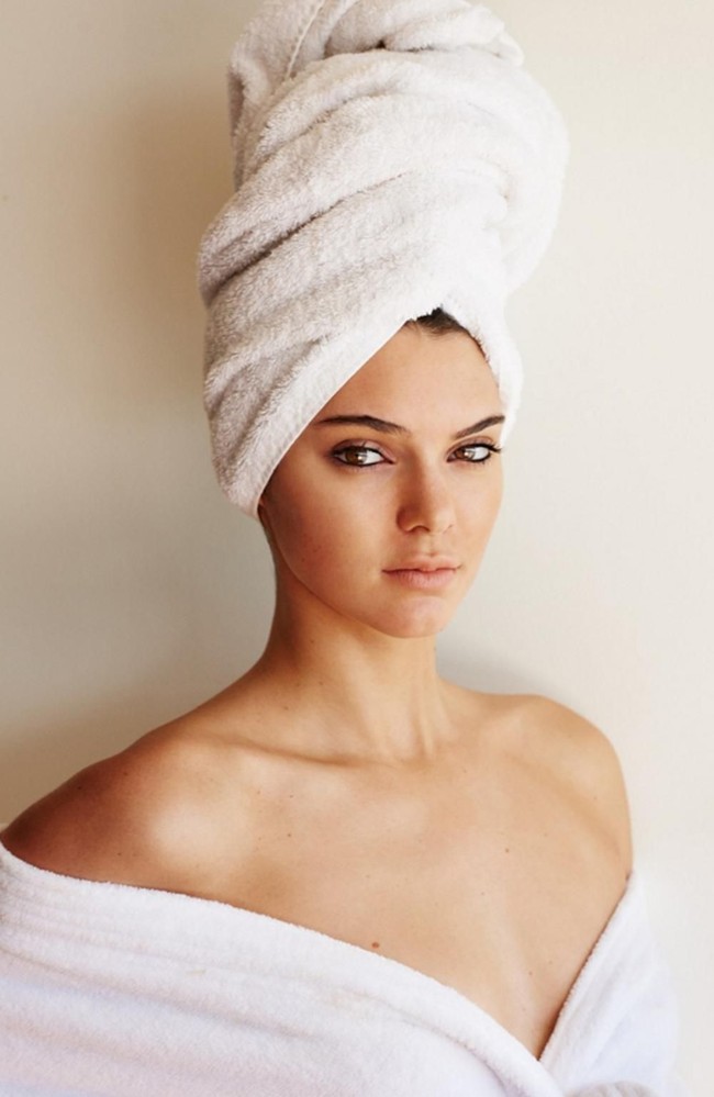 Kendall Jenner sebagai model baru ikut masuk dalam jajaran selebriti di Towel Series. Foto: ist