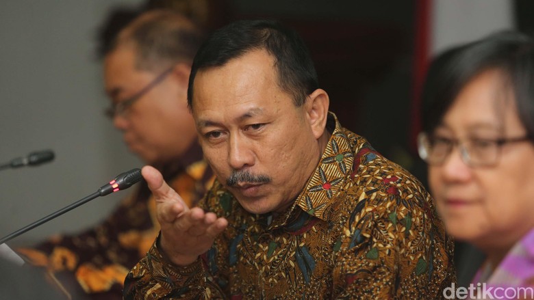 Jokowi Perintahkan Jaksa Agung Segera Selesaikan Kasus HAM Berat Jokowi Perintahkan Jaksa Agung Segera Selesaikan Kasus HAM Berat