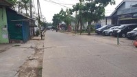 Kapolresta Tangerang AKBP Sabilul Alif menceritakan kejadian warga yang main hakim sendiri itu. Sebelum digerebek warga, kata Sabilul, korban pria datang ke kontrakan pacarnya membawa makanan. Namun tak lama warga datang dan memaksa kedua mengaku berbuat mesum. Dia antar makanan, ke kamar mandi sikat gigi habis itu keluar langsung ditarik suruh ngaku, kalau nggak ditelanjangi. Tapi yang jelas aslinya pakai baju, ujar Sabilul.  