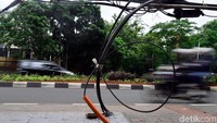 Tak hanya kabel, trotoar pun semua sudah tertata dengan rapi dan enak dipandang mata. 