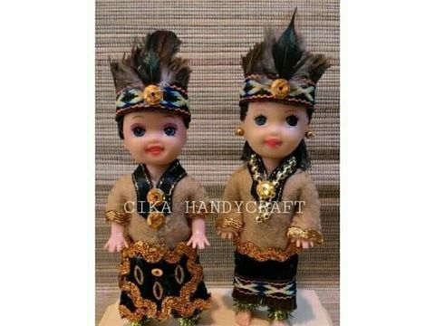 Bikin Boneka  Berbusana Adat  Perempuan Ini Raup Omzet 15 