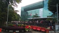 Kapolrestabes Bandung Kombes Hendro Pandowo mengatakan, dirinya telah menambah kekuatan dari 800 personel menjadi 1.032 personel.