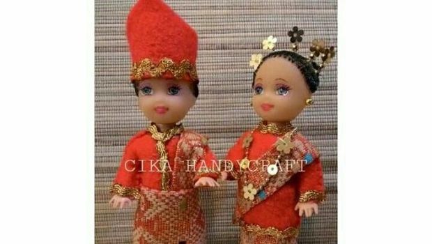 Bikin Boneka  Berbusana Adat  Perempuan Ini Raup Omzet 15 