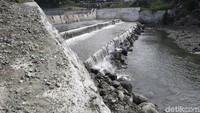 Begini penampakan Dam atau Pengendali Sedimen Danau Sentani di Sungai Harapan. Ada 3 sungai yang bermuara ke Danau Sentani yakniSungai Kampwolker, Sungai Harapan dan Sungai Kemiri.