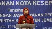 Bupati Jember Faida memberikan sambutan.