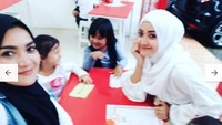 Suci yang tidak pernah jauh dari buah hatinya. Foto: Suci (Instagram)