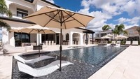 Exclusive Private Villas juga memberikan fasilitas mewah seperti kolam renang. (dok Exclusive Private Villas)