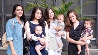 Wah makin kompak dong foto bareng sahabatnya! (Dok. Instagram/nsyakieb85)