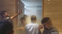 Alarm kebakaran di Gedung DPR meraung hingga 2 kali. (Foto: Gibran/detikcom)