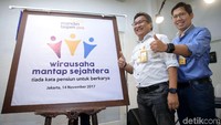 Direktur Utama Bank Mantap Josephus K. Triprakoso dan Direktur Bank Mantap Nurkholis Wahyudi meluncurkan program Wirausaha Mantap Sejahtera di Jakarta, Selasa (14/11/2017).