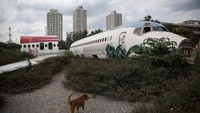 Meskipun menyeramkan, sejumlah sisi kuburan pesawat memiliki sisi fotogenik. Tempat ini tak lepas dari kunjungan banyak turis berikut fotografer yang datang buat hunting foto (Taylor Weidman/Getty Images AsiaPac/Getty Images/CNN)