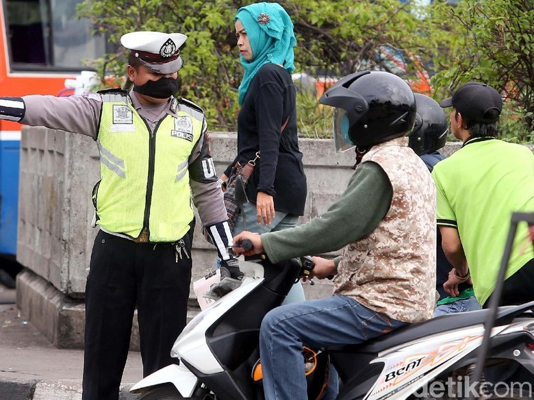 Ilustrasi Satlantas Aceh Besar parodi tilang. Foto: Rengga Sancaya Ilustrasi Satlantas Aceh Besar parodi tilang. Foto: Rengga Sancaya