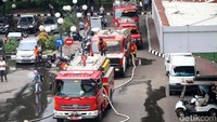3 Mobil pemadam kebakarn diterjunkan ke lokasi.