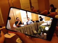 Sharp Hadirkan Aquos S2, 'iPhone X' Rp 5 Jutaan