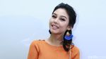 Sexy in Orange! Penampilan Vanesha Prescilla dengan Dress Ketat