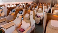 Emirates baru saja meluncurkan kabin baru untuk boeng 777.Kabin first class ini punya suite sendiri yang mewah. Setiap penumpang akan mendapatkan kabin tertutup dengan pintu geser dari atas sampai bawah. Sangat pribadi. (dok Emirates)