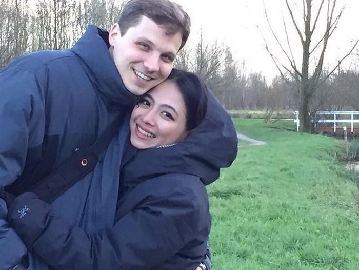 Nadia Vega dan suami di instagram.